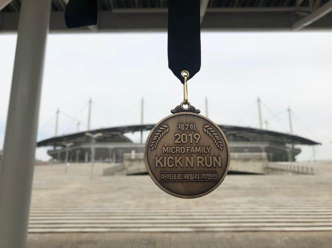 ジヌションさんのインスタグラム写真 - (ジヌションInstagram)「🏅 2019년 12번째 메달 2019 MICRO FAMILY KICK N RUN 🛴🏃‍♂️ #microkickboard  #swisstechnology #마이크로킥보드」5月30日 15時17分 - jinusean3000