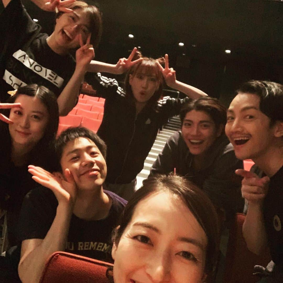 高見奈央さんのインスタグラム写真 - (高見奈央Instagram)「. . 舞台「a Novel 文書く show」が 昨日からスタートいたしましたー✨㊗️ . 愉快で頼もしいみなさんでございます☺️🙏 . . あと残り12公演！！ 本日もお待ちしております🧡 . #舞台 #ブンカクショー #六本木俳優座 #パンダシュガー」5月30日 15時22分 - nao_takami1128