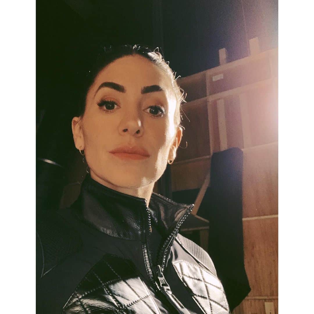 ナタリア・コルドバ・バックリーのインスタグラム：「Tomorrow ends the shooting of an episode I’ve loved and enjoyed doing very much.  There is no work to do when you get to do what you love surrounded by people you love to work with.  That’s just the gift of all gifts.  I’m grateful and privileged.  Thank you to all those that make this happen every single day.」