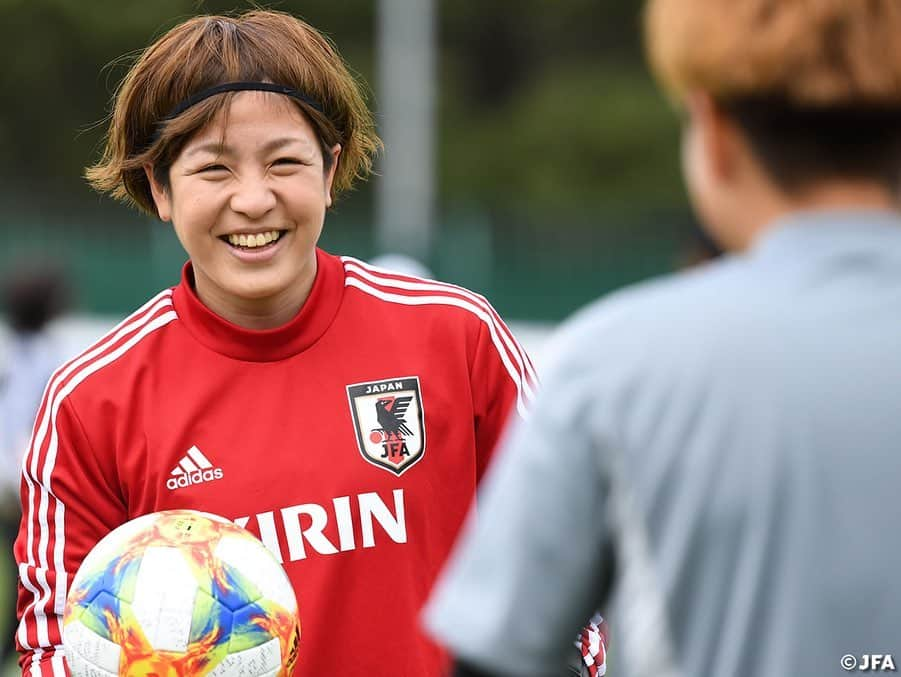 日本サッカー協会さんのインスタグラム写真 - (日本サッカー協会Instagram)「#なでしこジャパン フランス合宿🇫🇷トレーニング2日目！ ・ 5/29(水)、フランスでのトレーニング2日目を迎えたなでしこジャパンは、この日も午前午後の二部練習を実施。攻守に分かれてクロス対策に取り組むなど、チームの完成度をさらに高めるトレーニングを行いました。 ・ ✍️JFA.jpでは、活動レポートを掲載中！ ・ ＜FIFA女子ワールドカップフランス2019＞ なでしこジャパン🇯🇵試合日程  6/10 25:00 vsアルゼンチン🇦🇷 6/14 22:00 vsスコットランド🏴󠁧󠁢󠁳󠁣󠁴󠁿 6/20 04:00 vsイングランド🏴󠁧󠁢󠁥󠁮󠁧󠁿 📺フジテレビ系列、NHK BS、J SPORTSで生中継！ ・ #nadeshiko #世界のなでしこ #なでしこジャパン#FIFAWWC」5月30日 15時25分 - japanfootballassociation