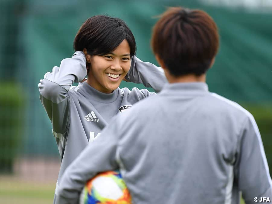 日本サッカー協会さんのインスタグラム写真 - (日本サッカー協会Instagram)「#なでしこジャパン フランス合宿🇫🇷トレーニング2日目！ ・ 5/29(水)、フランスでのトレーニング2日目を迎えたなでしこジャパンは、この日も午前午後の二部練習を実施。攻守に分かれてクロス対策に取り組むなど、チームの完成度をさらに高めるトレーニングを行いました。 ・ ✍️JFA.jpでは、活動レポートを掲載中！ ・ ＜FIFA女子ワールドカップフランス2019＞ なでしこジャパン🇯🇵試合日程  6/10 25:00 vsアルゼンチン🇦🇷 6/14 22:00 vsスコットランド🏴󠁧󠁢󠁳󠁣󠁴󠁿 6/20 04:00 vsイングランド🏴󠁧󠁢󠁥󠁮󠁧󠁿 📺フジテレビ系列、NHK BS、J SPORTSで生中継！ ・ #nadeshiko #世界のなでしこ #なでしこジャパン#FIFAWWC」5月30日 15時25分 - japanfootballassociation