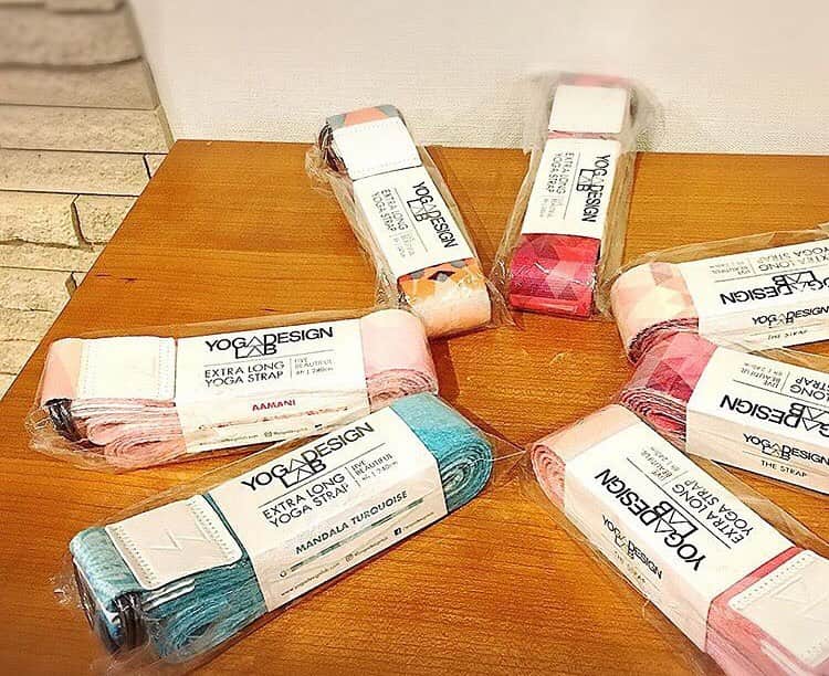 のインスタグラム：「可愛いヨガベルトたち❤️ 2,000 円(税込)。 . . 📷 @shizuka.yoga.studio.mystrada . . . #yoga #yogadesignlabjapan #yogastrap #colorful #yogamat #ヨガ #ヨガデザインラボ #ヨガベルト #ヨガストラップ #ヨガマット #カラフル #ライフスタイル #ヨガスタジオ #ヨガインストラクター #ヨガプロップス」