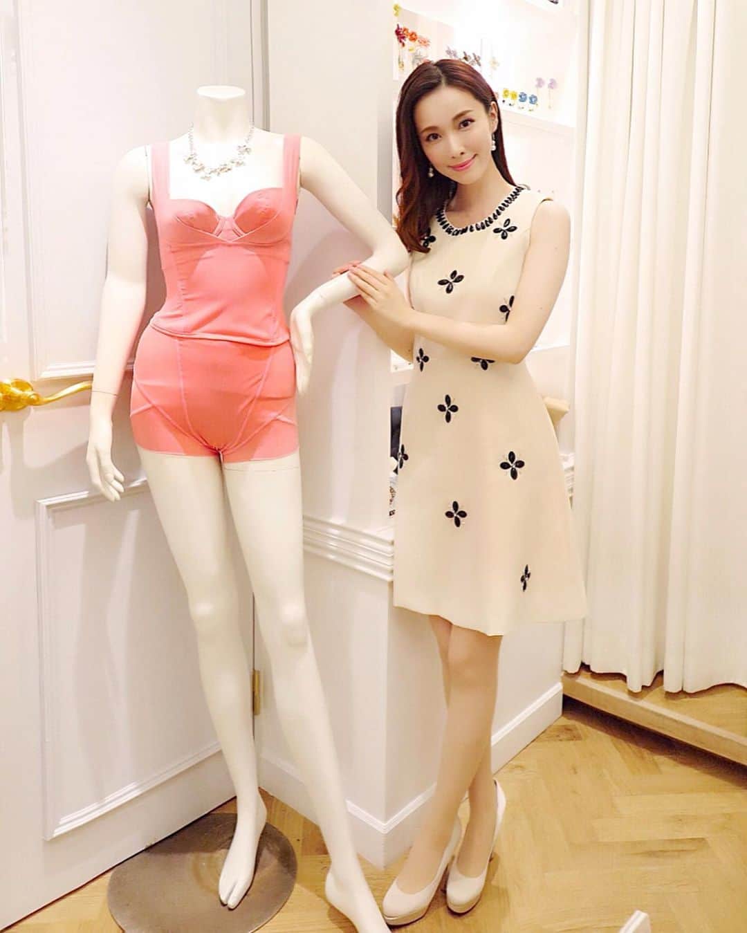 瀬戸早妃さんのインスタグラム写真 - (瀬戸早妃Instagram)「90万人以上のコンサルタントをされてきた、﻿ ﻿ プロポーションづくりのダイアナさんにて﻿ 補整下着『リセ』を体験してきました🥰✨﻿﻿ @diana_solutionforlife﻿ ﻿ .  着心地の良さを追求した「プチ補整機能」と、美しいバストラインを盛る「補盛機能」のファッション性を兼ね備えたこちらは補整下着の入門編だそう✨﻿﻿ なんと、補整下着が初めての私にぴったり❣️﻿﻿ ﻿ . 3Dで自分の身体を見たのも初めて。。﻿ ほほう、気になるお尻やバストトップの位置も全然違う🥺﻿﻿ とにかく、「ひゃー、すごいー！」と感動の連続でした💕﻿﻿ 着け心地、良いです！締め付け感もなく、無理なく自然と姿勢も良くなる感じでしたよ😊﻿﻿ ﻿ . 単純に痩せることだけが目的ではなく、バランスを整えることが私の目的（体の脂肪量や水分量、筋肉量なども測ってくれる💪）。﻿ 人それぞれどんな自分になりたいかに合わせてカウンセリングしてくれるので安心しておまかせできました👭﻿﻿ ﻿ これなら続けられそう‼️﻿﻿ ﻿ . ということで、美人スタッフ様と相談してまずは1ヶ月試してみることに🎀⏰﻿﻿ ﻿ これから、自分の身体がどのように変わってくれるか楽しみです😆﻿﻿ ﻿ ﻿ ﻿ .  #プロポーションづくりのダイアナ #プロポーションづくり #リセナチュール#リセグラマラスFiNCアンバサダー #リセ #FiNC #dianaxfinc ﻿﻿ #FiNCアンバサダー #補整下着 #ボディメイク #美ボディ #beautybody #bodymake #美は楽しく﻿」5月30日 15時31分 - plievesaki