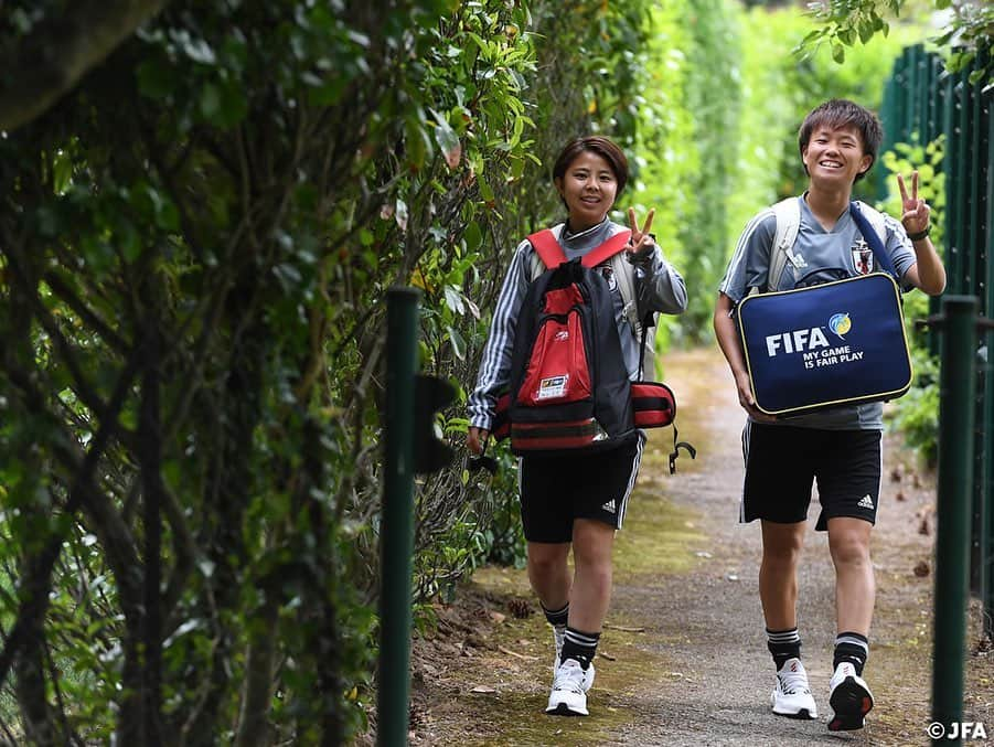 日本サッカー協会さんのインスタグラム写真 - (日本サッカー協会Instagram)「📸緑の小道を抜けて… ・ なでしこジャパンが直前合宿をはるフランス北部の町ル・トゥケは海岸沿いに面した自然豊かな町。宿舎からトレーニング会場までは歩いて5分ほどの距離で、選手やスタッフは緑の小道を抜け、歩いてトレーニング会場に通っています。 ・ ＜FIFA女子ワールドカップフランス2019＞ なでしこジャパン🇯🇵試合日程  6/10 25:00 vsアルゼンチン🇦🇷 6/14 22:00 vsスコットランド🏴󠁧󠁢󠁳󠁣󠁴󠁿 6/20 04:00 vsイングランド🏴󠁧󠁢󠁥󠁮󠁧󠁿 📺フジテレビ系列、NHK BS、J SPORTSで生中継！ ・ #nadeshiko #世界のなでしこ #なでしこジャパン#FIFAWWC」5月30日 15時34分 - japanfootballassociation