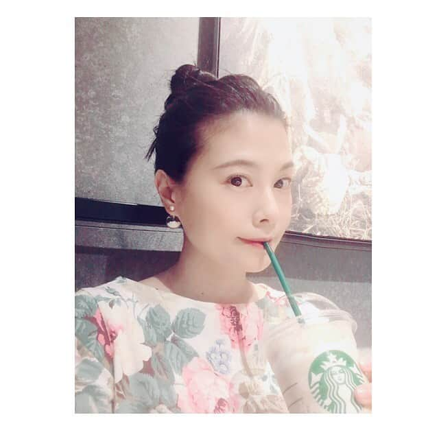 七瀬遥さんのインスタグラム写真 - (七瀬遥Instagram)「暑〜いねっ☀️スタバでフラペチーノ😗🥤💕 #フラペチーノ#スタバ#coffee#cafe#smile#love#friend#good#happy#smile#tokyo#japan」5月30日 15時47分 - haruka_mh