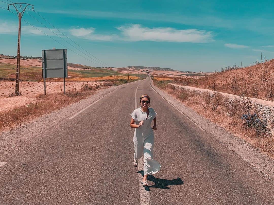 Kathryn Bernardoさんのインスタグラム写真 - (Kathryn BernardoInstagram)「Made quick stops in between our destinations to see the oasis, take pics with a herd of sheep, visit fossil shops, buy cherries, feed the monkeys, and do some orange-picking.🍊We’ll probably miss these random stopovers the most! 🥺」5月30日 16時00分 - bernardokath