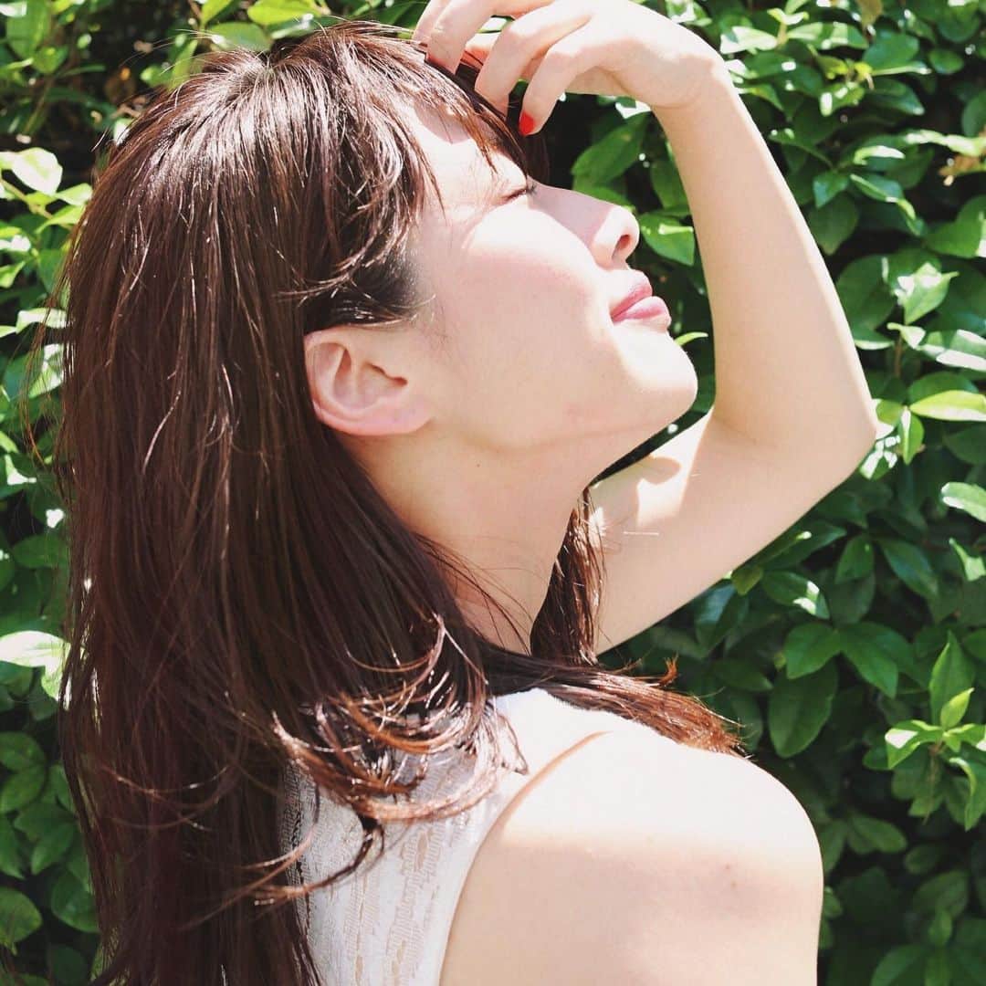 渡部幸也のインスタグラム：「CHANEL 『DECISIVE SECOND』J12のパリ→スイスの撮影の日々2日目🇫🇷 この日はCHANELのコレクションがあった日で、パリでは珍しく雪がつもるくらい降った日でした⛄️ それでも撮影は春夏号だったので、雪が降る中で春夏感ある撮影は本当にスタッフの皆さんも大変だったと思います💦 でも雪景色のパリの街並みも素敵で、絵になるなぁ〜って思いました✨  #ヘアスタイル #ヘア #髪型 #ヘアカタログ #ヘアセット #ヘアアレンジ #パーマ #カラー #ヘアカラー #hair #恵比寿美容院 #代官山美容室 #代官山美容院 #美容学生 #サロン #中目黒美容室 #中目黒美容院 #恵比寿美容室 #サロンモデル #lala__hair #ヘアメイク #hpb_hair #中目黒 #代官山 #恵比寿 #渋谷 #ar_magazine #murua #emoda #chanel」