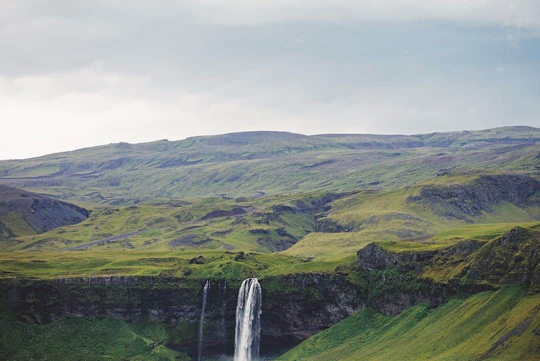 National Geographic Travelさんのインスタグラム写真 - (National Geographic TravelInstagram)「Photo by @mborowick | There is always something magical about waterfalls in Iceland; perhaps it is because pretty much all of them flow down directly from glaciers. Seljalandsfoss, which is located in the Southern Region, originates from the volcano glacier Eyjafjallajökull. #iceland #waterfall #Eyjafjallajökull #travel #explore」5月30日 7時04分 - natgeotravel