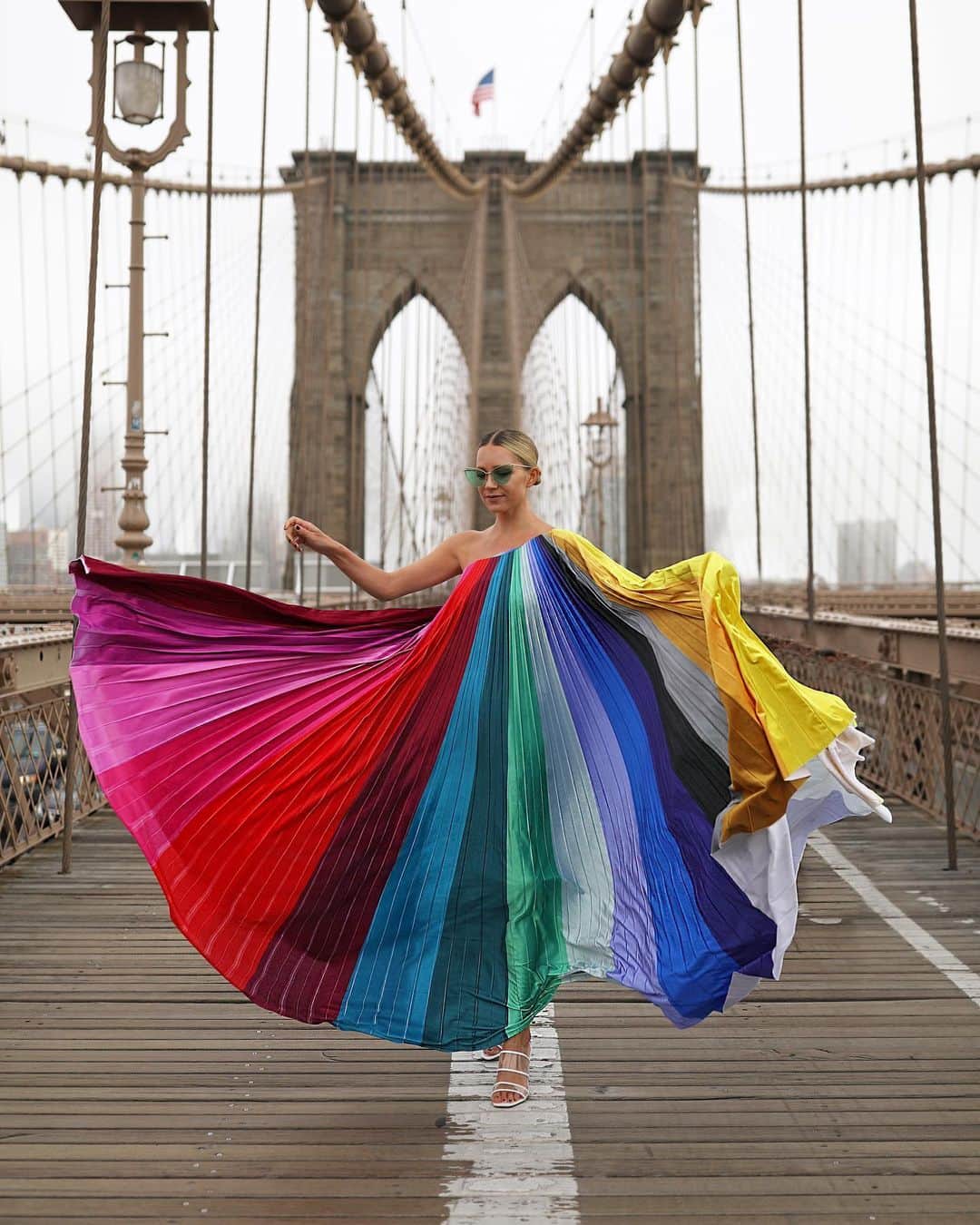 ブレア・イーディーさんのインスタグラム写真 - (ブレア・イーディーInstagram)「<finding the rainbow 🌈 after all this New York City rain> ☔️ #rainbows #rainraingoaway #brooklynbridge」5月30日 7時18分 - blaireadiebee