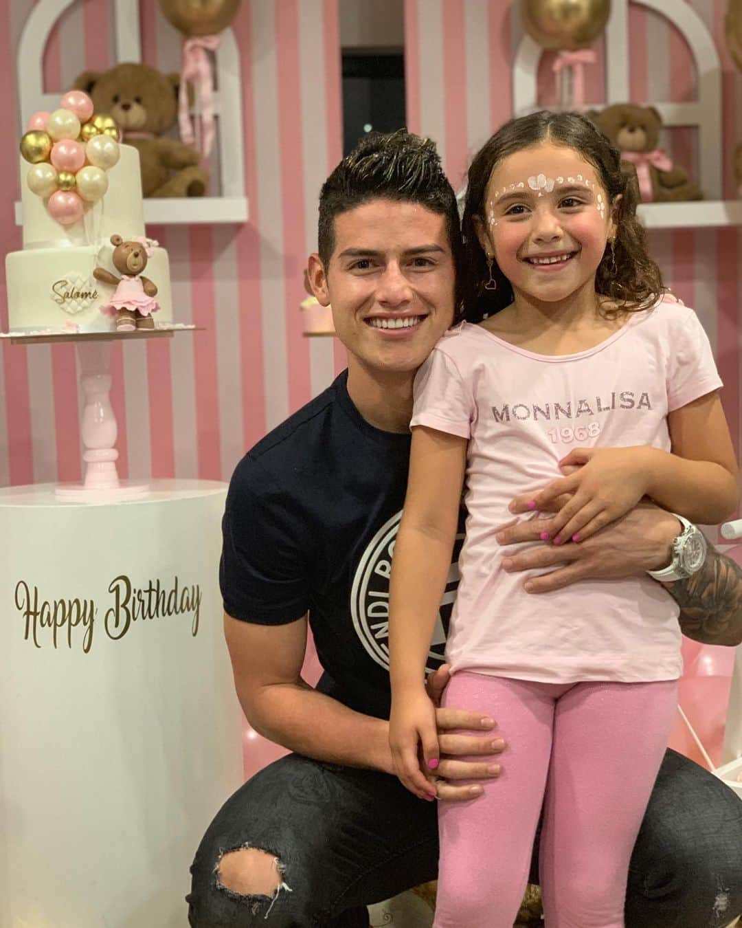 のインスタグラム：「Hace 6 años el día más feliz de mi vida. Feliz cumple hija, te amo.」