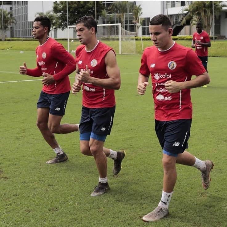 クリスチャン・ガンボアのインスタグラム：「🇨🇷 🇨🇷 #entreno #sele」