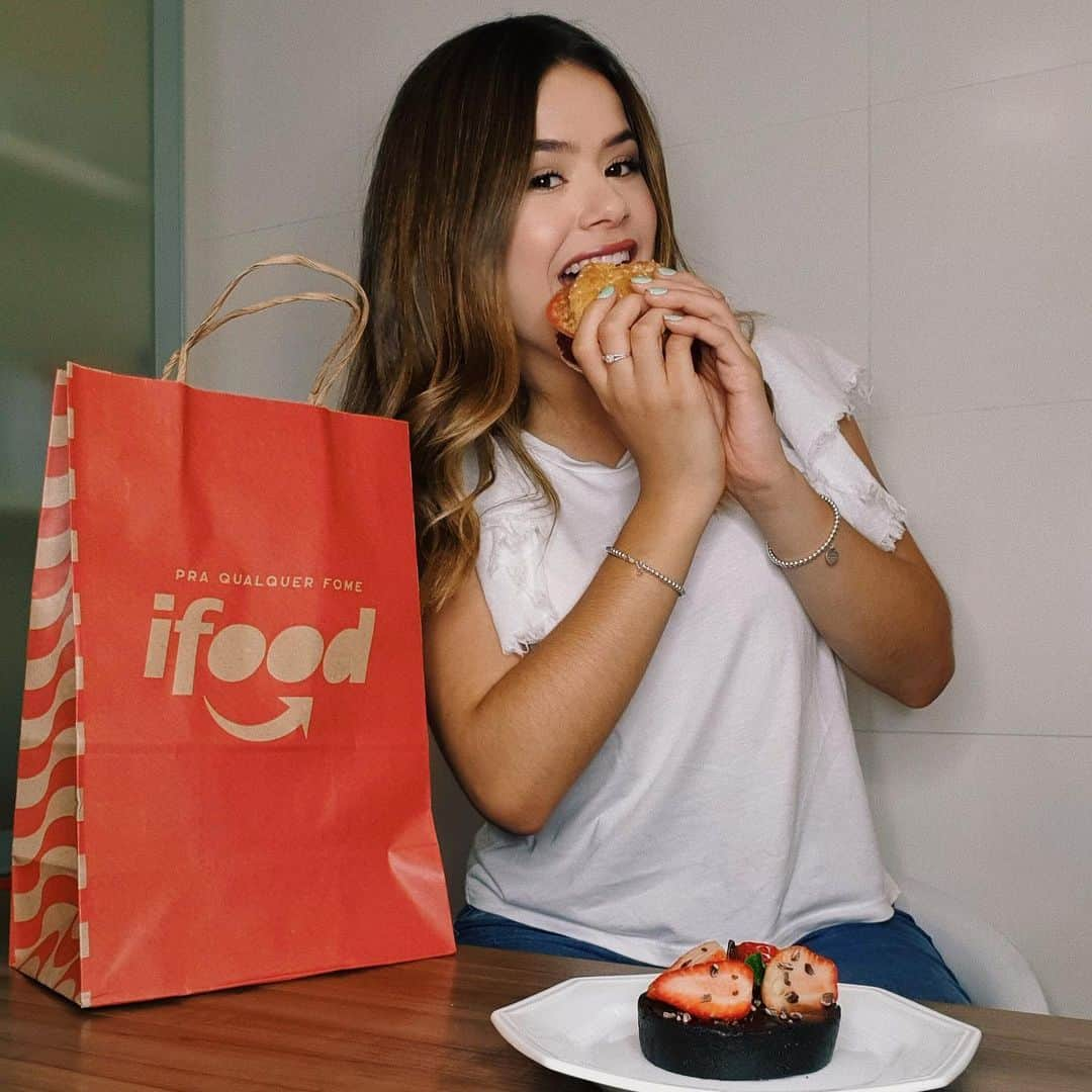 Maisa Silvaさんのインスタグラム写真 - (Maisa SilvaInstagram)「Acabei de chegar de um dia inteiro gravação com muita fome hahaha eu pedi um @ifoodbrasil e chegou muito rápido e quentinho!  E a novidade é que tem cupom de desconto pra vocês: MAISA15!  R$15,00 de desconto na primeira compra! Lembrando que a sua compra precisa ser a partir de R$20,00! Obrigadaaa @ifoodbrasil por disponibilizar isso para os meus primos ❤️ hahaha #PedeUmiFood」5月30日 7時35分 - maisa