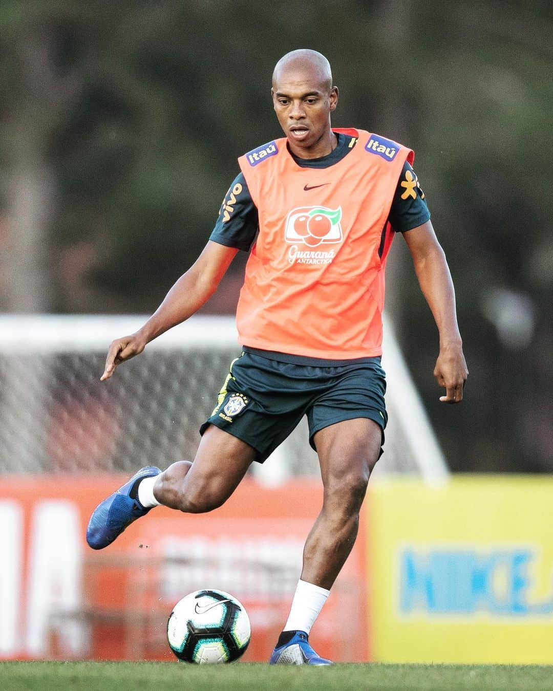 フェルナンジーニョさんのインスタグラム写真 - (フェルナンジーニョInstagram)「🙏🏾⚽️🇧🇷」5月30日 7時40分 - fernandinho