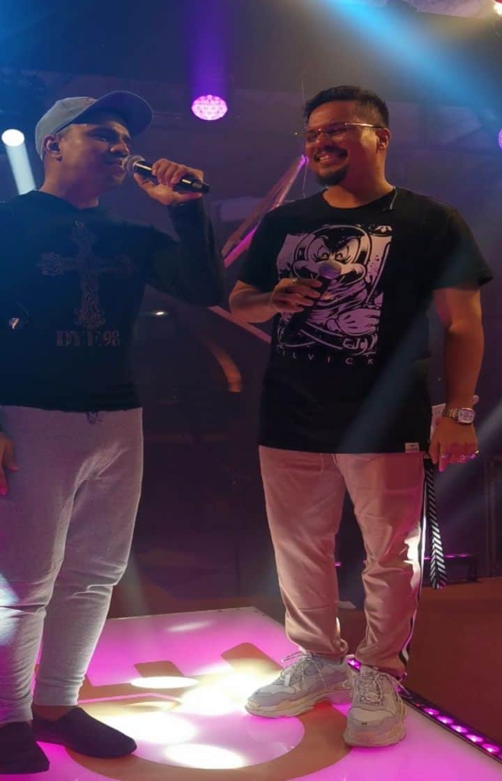 Sorriso Marotoのインスタグラム：「Vem pedrada por aí.. @doceencontroo e Sorriso Maroto #Agonia」