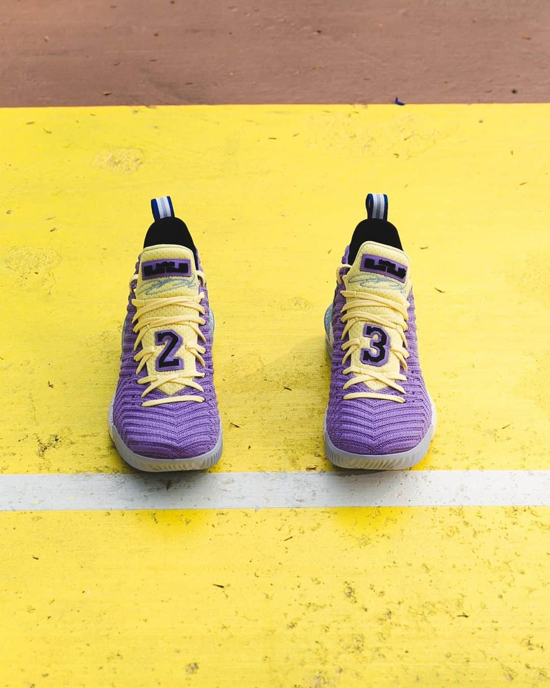 Foot Lockerさんのインスタグラム写真 - (Foot LockerInstagram)「Celebrating the #Lakers legacy. #Nike Lebron 16 'Lakers' Launching 5/31, In-Store and Online」5月30日 8時07分 - footlocker