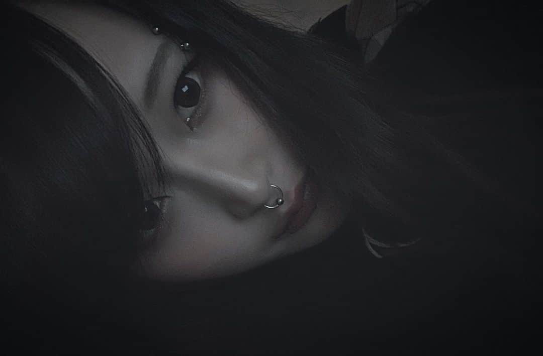 あやぽちゃのインスタグラム：「アーッそういえば～！ぼくこの前の5/18で遂に21歳になってしまいました🤮 なんか文字に起こすと改めてすごい死にたくなった。。21歳。。ﾔﾋﾞｨな。。 21歳のあやちゃんもよろしくだよ〜🥺🖤」
