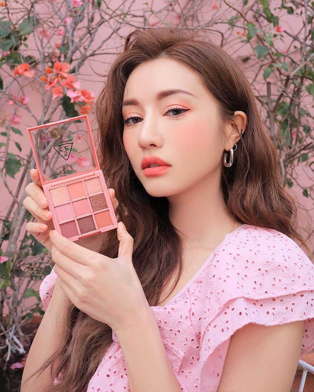 Official STYLENANDAさんのインスタグラム写真 - (Official STYLENANDAInstagram)「굿모닝💕3CE MULTI EYE COLOR PALETTE #BEACH MUSE #stylenanda #3ce」5月30日 8時24分 - houseof3ce