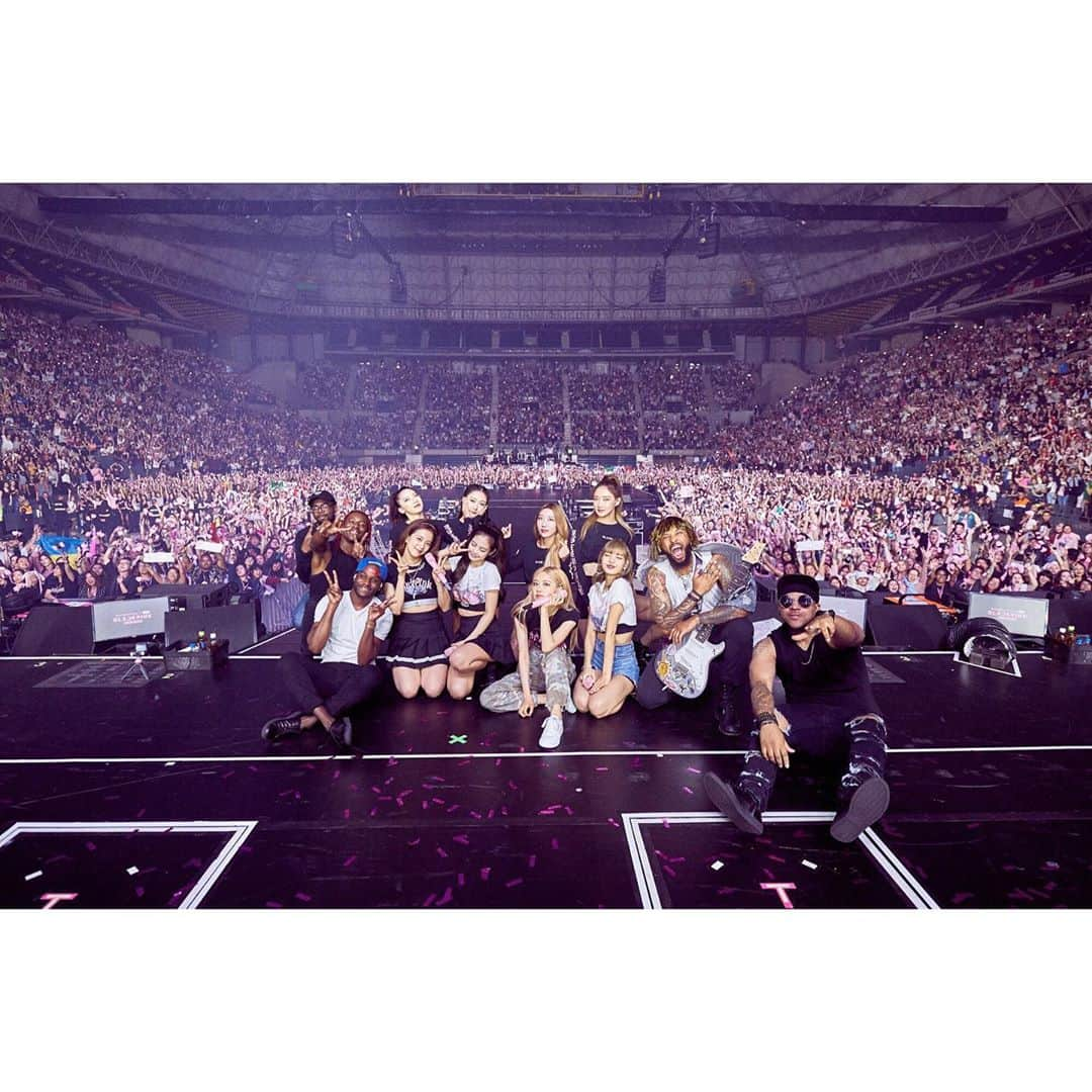 BLACKPINKさんのインスタグラム写真 - (BLACKPINKInstagram)「Barcelona, thank you for making our last Europe tour performance so memorable 💕We truly had so much fun, and we love you lots🖤 ⠀⠀⠀ #BLACKPINK #블랙핑크 #BLACKPINK2019WORLDTOURwithKIA #INYOURAREA #BARCELONA #YG」5月30日 8時39分 - blackpinkofficial