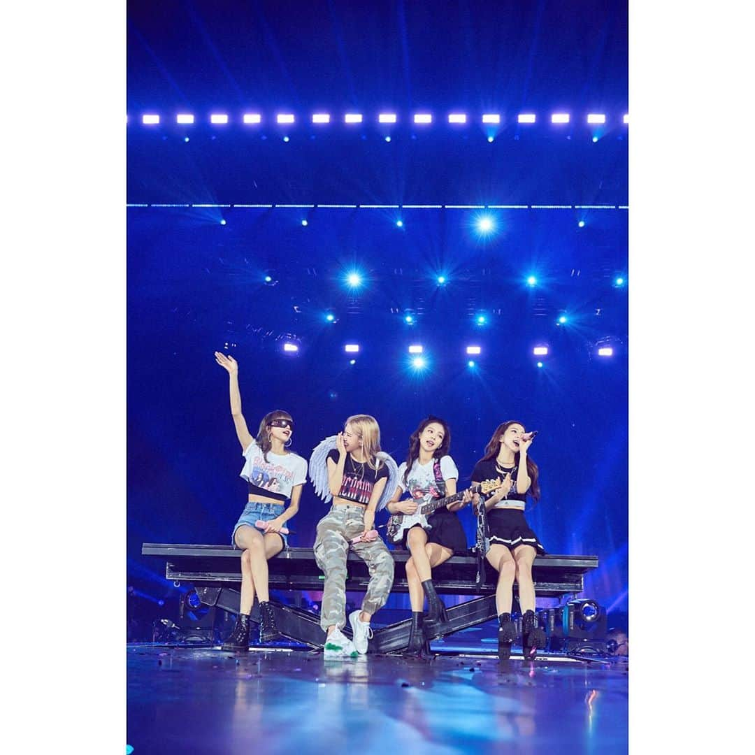 BLACKPINKさんのインスタグラム写真 - (BLACKPINKInstagram)「Barcelona, thank you for making our last Europe tour performance so memorable 💕We truly had so much fun, and we love you lots🖤 ⠀⠀⠀ #BLACKPINK #블랙핑크 #BLACKPINK2019WORLDTOURwithKIA #INYOURAREA #BARCELONA #YG」5月30日 8時39分 - blackpinkofficial