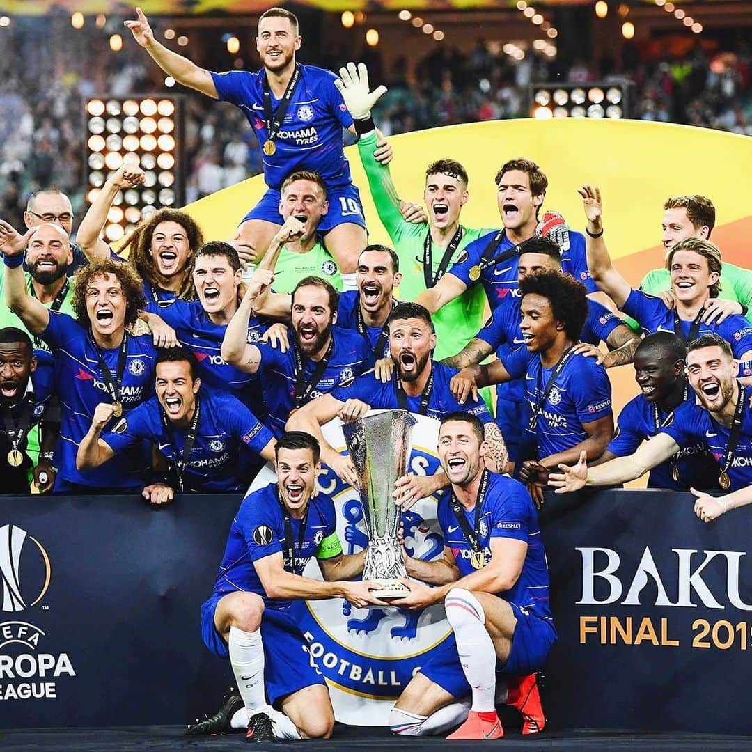 エデン・アザールのインスタグラム：「🏆💙」