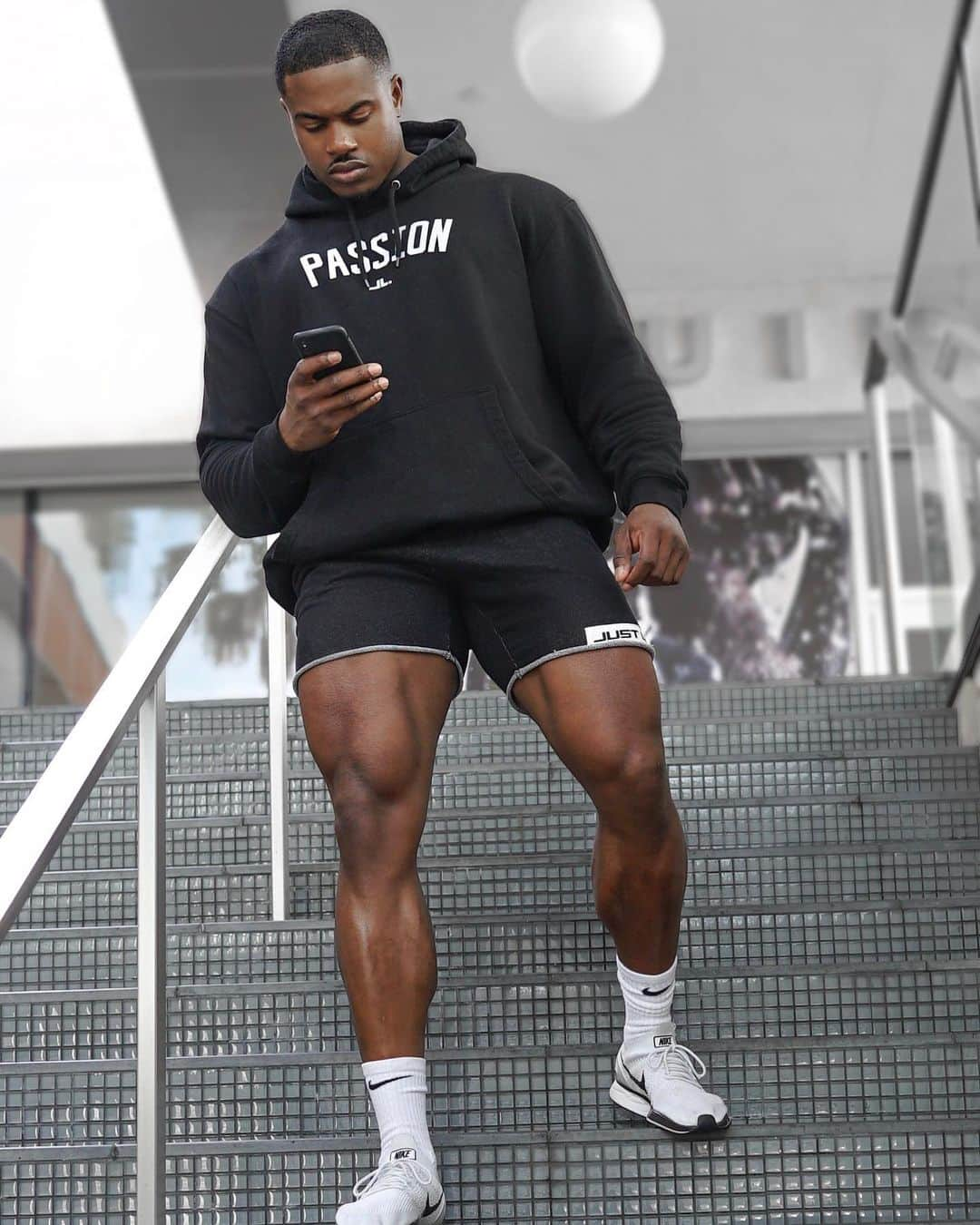 Simeon Pandaさんのインスタグラム写真 - (Simeon PandaInstagram)「Short shorts so you know what day it is 🏋🏾‍♂️😏 @justliftofficial Box logo shorts & Passion Hoodie available at JUSTLIFT.COM⁣ ⁣ #justlift #teamjustlift #simeonpanda #legday」5月30日 8時58分 - simeonpanda