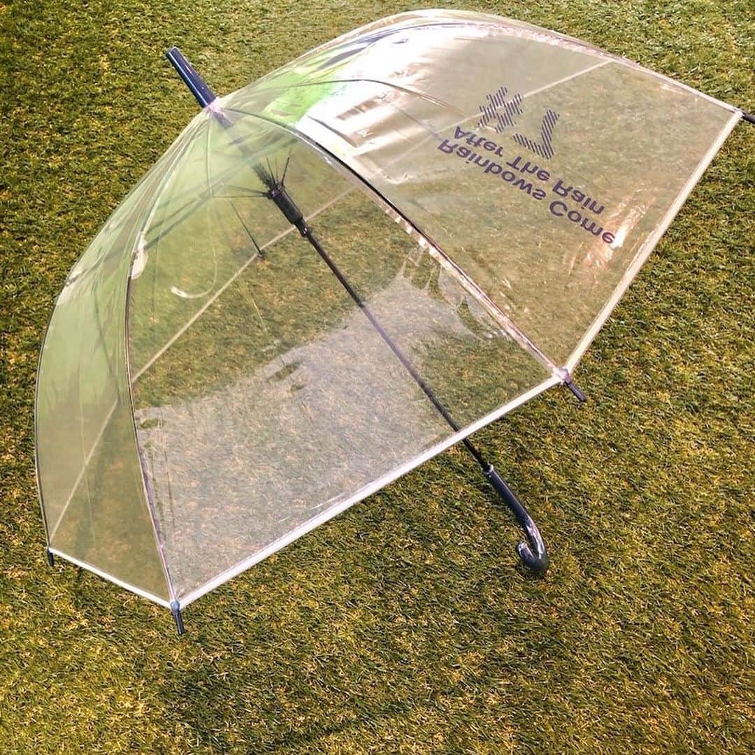 BELLMARE_styleのインスタグラム：「5月31日（金）横浜FM戦にて「うめさきつ傘」を300本限定でスタジアムにて販売☂️☀️ また、1本ご購入ごとにくじが1回引ける「うめさきつ傘くじ」も開催👏 ご購入いただいた方の中から、抽選で30名様を当日の選手ハイタッチイベントへご招待🙌その他にも豪華商品が当たります😆✨ 16時より、キングベルパーク「うめさきつ傘販売ブース」にて販売・くじを開催しますのでぜひお越しくださいね💁‍♂️💁‍♀️ #bellmare #梅崎司 #コラボ商品 #傘 #湘南ベルマーレ」