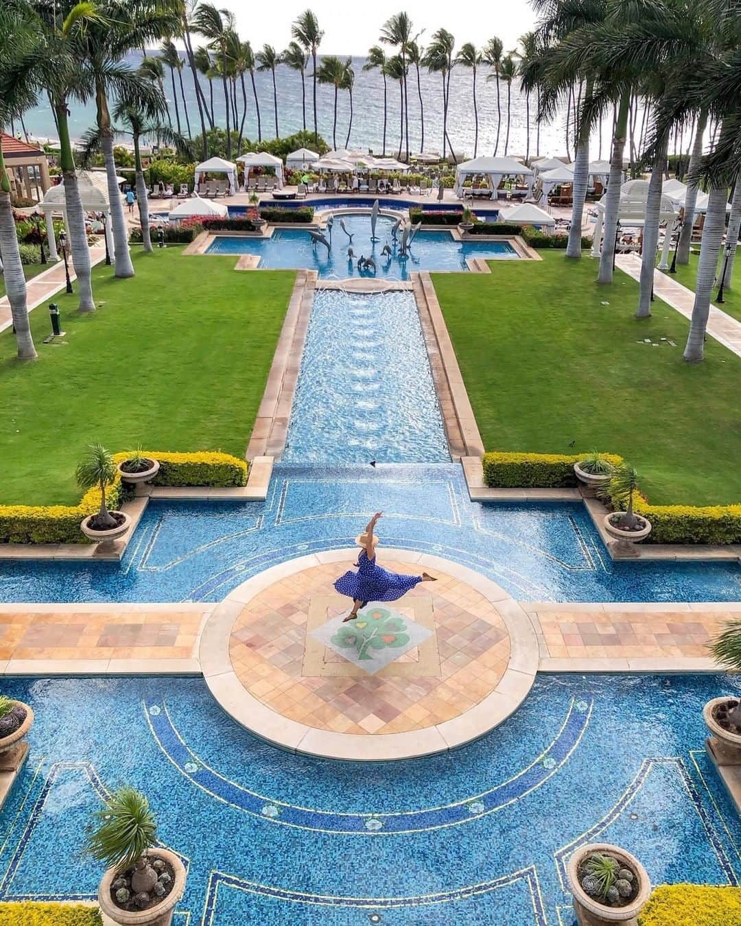 ハワイアン航空さんのインスタグラム写真 - (ハワイアン航空Instagram)「When you go to the pool and no one is there 💃 📷 @shawnajwidmer 📍 #Maui」5月30日 9時00分 - hawaiianairlines