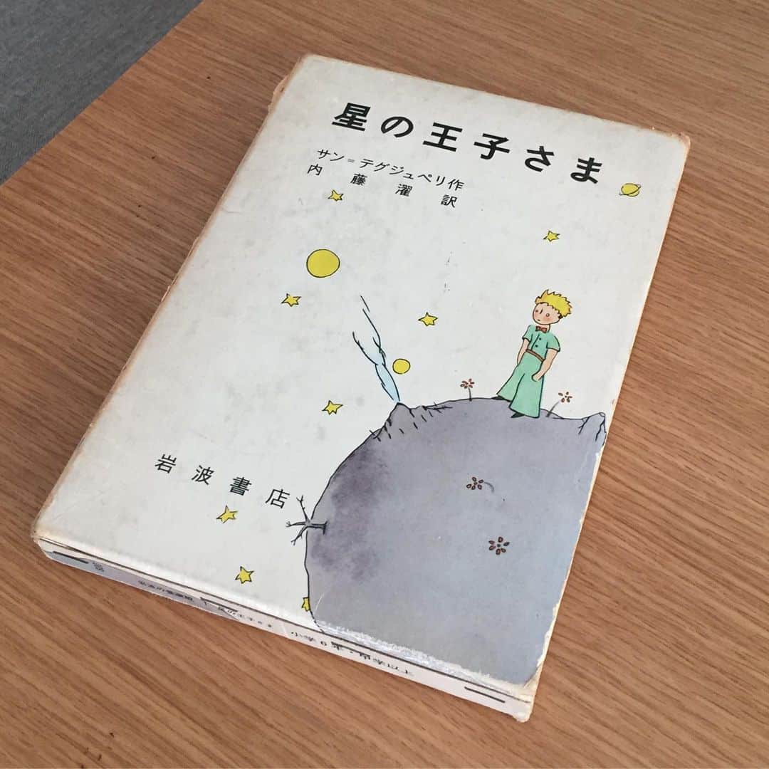 沖野俊太郎さんのインスタグラム写真 - (沖野俊太郎Instagram)「僕が幼少の頃読んでた星の王子さま。 昨夜子供に頼まれて読み聞かせしてみたけど  やっぱ別の本  と。 まだ難しかったね。  #星の王子さま」5月30日 9時06分 - oki_shun