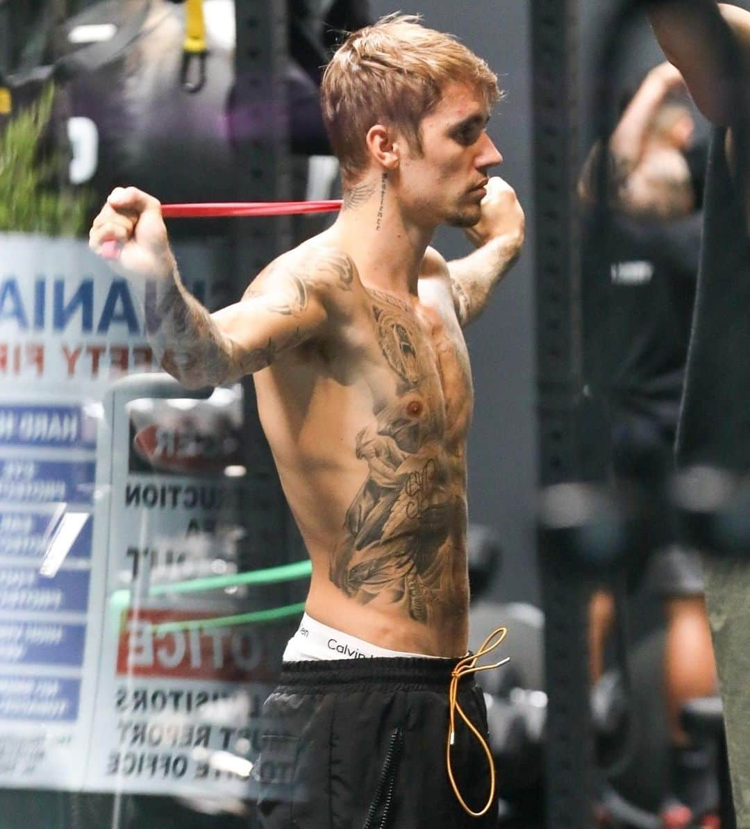 Just Jaredさんのインスタグラム写真 - (Just JaredInstagram)「@justinbieber goes shirtless for a gym session! More pics at JustJared.com #JustinBieber Photos: Backgrid」5月30日 9時06分 - justjared