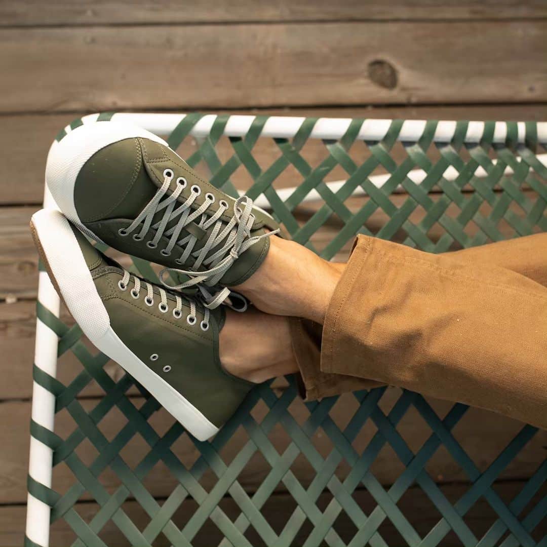 シービーズのインスタグラム：「Durable & sleek, our Army Issue Standard in matte nylon is a step above your usual canvas sneaker. #showupinseavees」