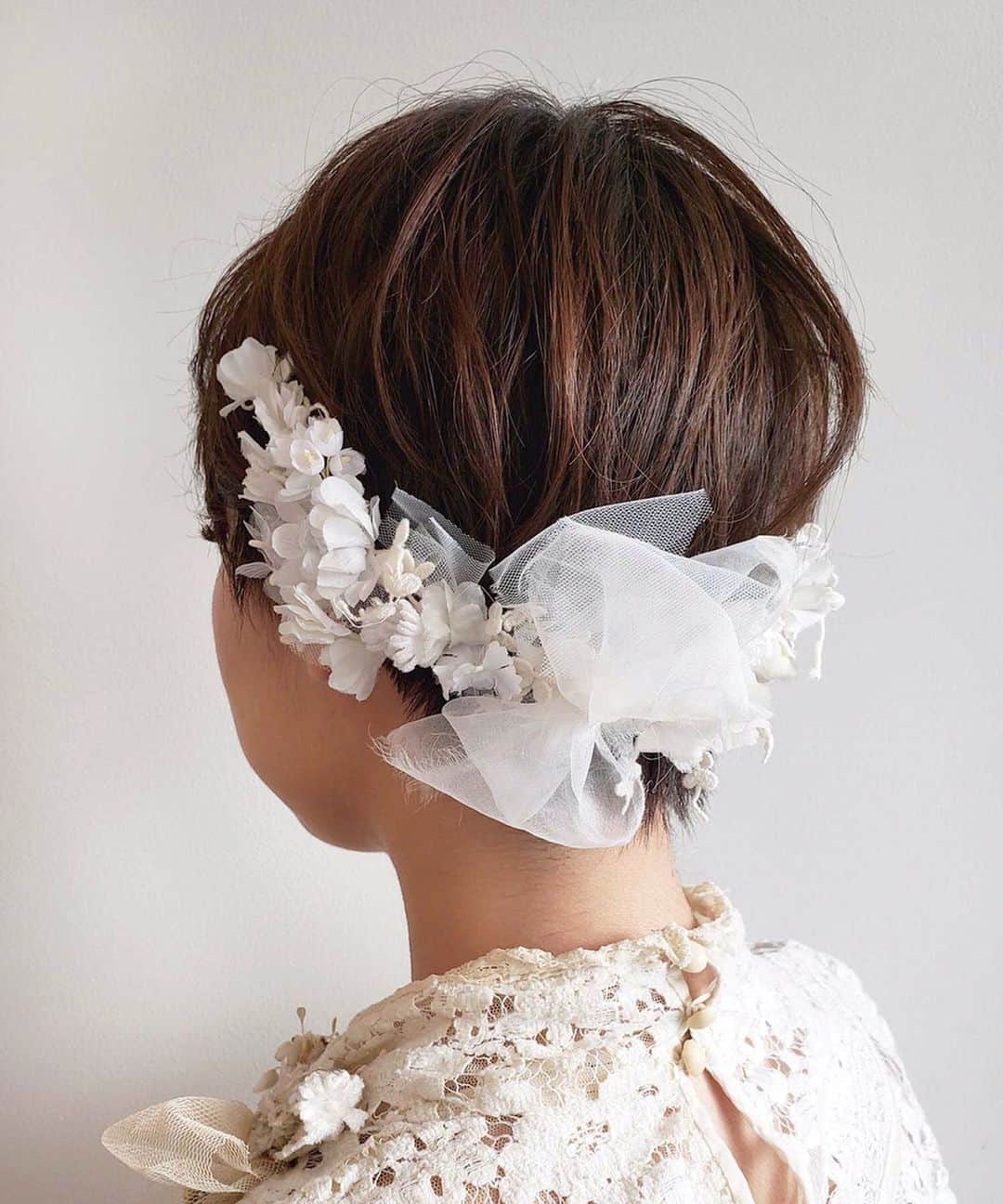 エムスールさんのインスタグラム写真 - (エムスールInstagram)「June bride item...＊ . ５月もあと少し。もうすぐ6月ですね…＊ 「6月の花嫁」「6月の結婚」を意味する「ジューンブライド（June Bride）」は、多くの方が憧れる結婚式です。  m.soeurにも、結婚式に向けて準備のご相談が増えてきました👰🤵 . 大人気のweddingアイテムに、「手作り結婚式」を応援するヘアアクセサリーのハンドメイドキットが登場です◎ （ZOZOTOWN店・Lilaf店に入荷しております＊） .  m.soeurのお花と一緒に、ぜひ最高の1日を過ごしてくださいね♪ . 【ZOZOTOWN トピックス】 https://zozo.jp/search/?p_tpcsid=964365 . #msoeur #m_soeur #エムスール #リラフ #布花 #メタル #花のある暮らし #flower #ギフト #アクセサリー  #アンティーク #handmade #ハンドメイド #てづくり#wedding #ウェディング #花嫁 #junebride #ジューンブライド #花嫁準備 #手作り結婚式」5月30日 9時25分 - m_soeur