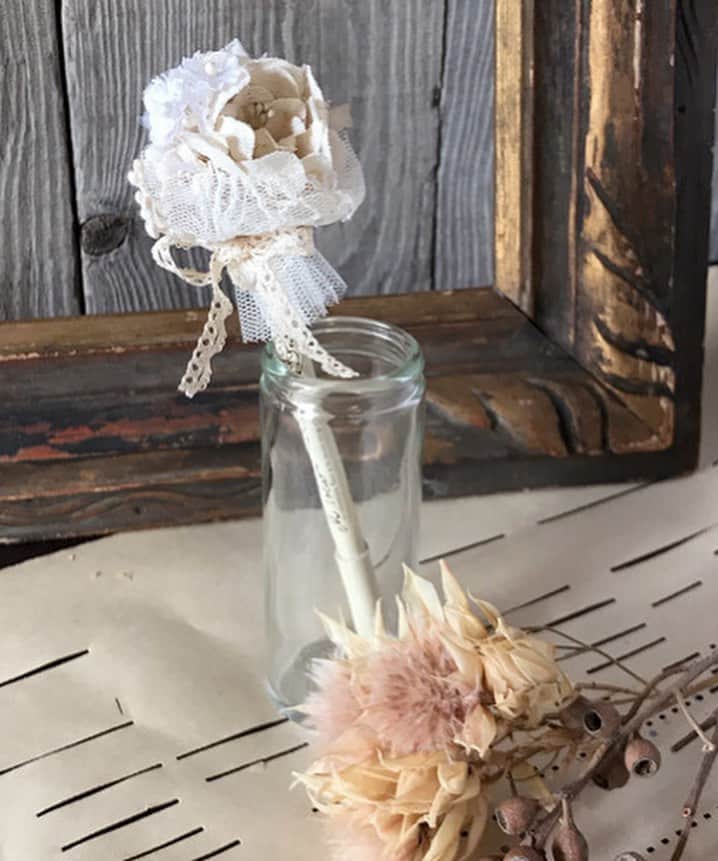 エムスールさんのインスタグラム写真 - (エムスールInstagram)「June bride item...＊ . ５月もあと少し。もうすぐ6月ですね…＊ 「6月の花嫁」「6月の結婚」を意味する「ジューンブライド（June Bride）」は、多くの方が憧れる結婚式です。  m.soeurにも、結婚式に向けて準備のご相談が増えてきました👰🤵 . 大人気のweddingアイテムに、「手作り結婚式」を応援するヘアアクセサリーのハンドメイドキットが登場です◎ （ZOZOTOWN店・Lilaf店に入荷しております＊） .  m.soeurのお花と一緒に、ぜひ最高の1日を過ごしてくださいね♪ . 【ZOZOTOWN トピックス】 https://zozo.jp/search/?p_tpcsid=964365 . #msoeur #m_soeur #エムスール #リラフ #布花 #メタル #花のある暮らし #flower #ギフト #アクセサリー  #アンティーク #handmade #ハンドメイド #てづくり#wedding #ウェディング #花嫁 #junebride #ジューンブライド #花嫁準備 #手作り結婚式」5月30日 9時25分 - m_soeur