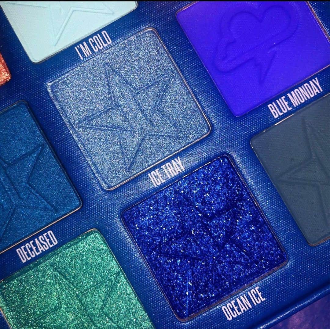 Jeffree Star Cosmeticsさんのインスタグラム写真 - (Jeffree Star CosmeticsInstagram)「Guess what’s restocking THIS FRIDAY?? 💙🥶 Our #BlueBlood palette is finally returning with the launch of THE GLOSS! 🚿 Mark the calendar... 5/31/19 @ 10AM PST 💦 #jeffreestarcosmetics #thegloss #bluebloodpalette pix by: @brooklynngr」5月30日 9時27分 - jeffreestarcosmetics