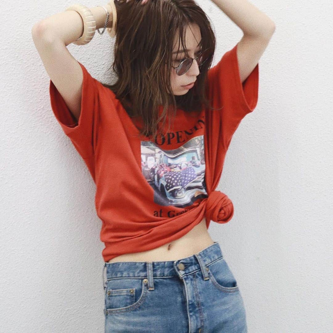 Ungridさんのインスタグラム写真 - (UngridInstagram)「. 【RECOMMEND ITEM】 #フォトルーズTee オフホワイト/ブラック/ダークオレンジ ¥4,320(tax in) . . 🛒アイテム詳細は画像をタップ👆 @ungrid_official . #Ungrid #Ungrid_official」5月30日 9時42分 - ungrid_official