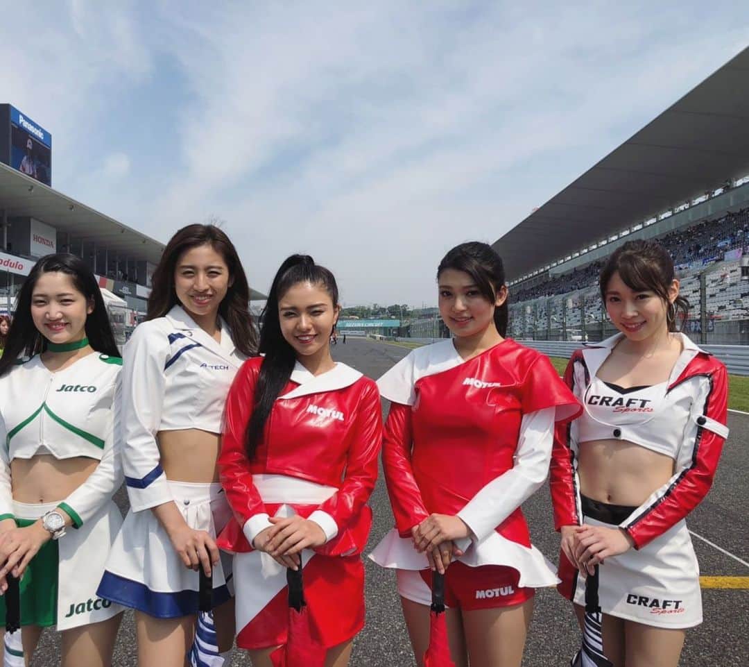 のインスタグラム：「SUPER GT Rd.3 鈴鹿サーキット ２３号車、３号車のレースクイーン♡  #supergt2019 #sgt #suzukacircuit #鈴鹿サーキット  #レースクイーン #racequeen #RQ #モータースポーツ #motorsports #サーキット女子 #サーキット #circuit  #followme」