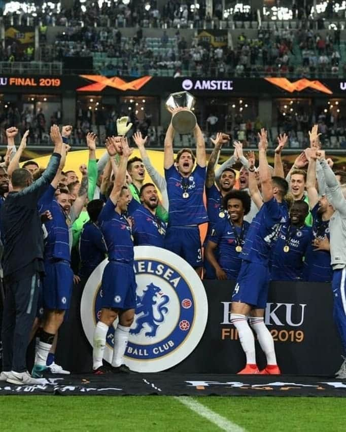 ウィリアンさんのインスタグラム写真 - (ウィリアンInstagram)「Champions!!! Baku is Blue!!! London is Blue!!! 🏆💙⚽️ #champions #CFC #europaleague #W22 #baku」5月30日 9時54分 - willianborges88