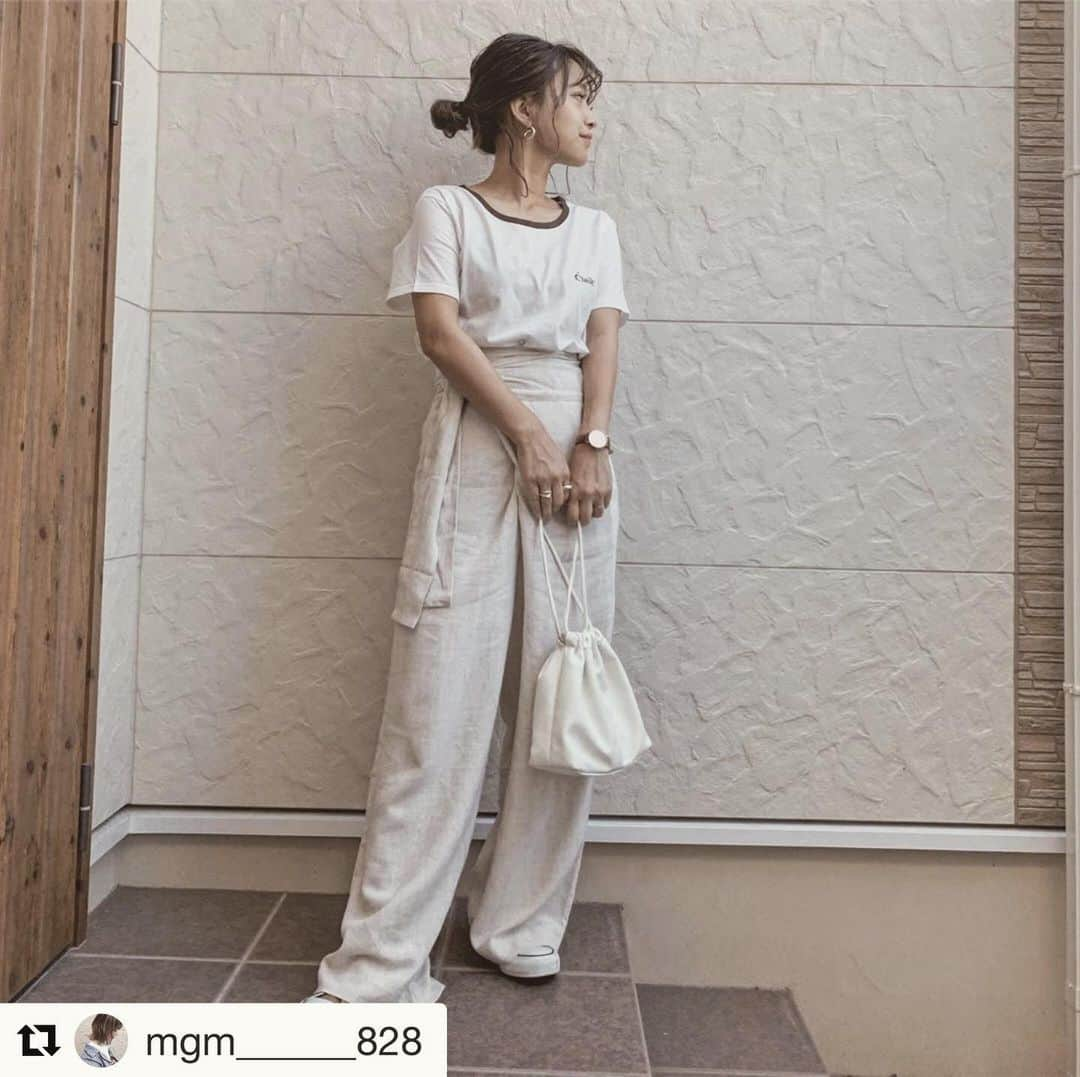 Re:EDIT OFFICIALさんのインスタグラム写真 - (Re:EDIT OFFICIALInstagram)「. @mgm______828 さんが 本日再販のカシュクールパンツを 素敵にスタイリング してくださっていたので リポストさせていただきます❣️❣️ . No.131368 . ＿＿＿＿＿＿＿＿＿＿＿＿＿＿＿＿＿＿ #Repost @mgm______828 with @get_repost ・・・ ・ 今日の服☑︎ またまたベージュブーム🦙🐐♡ ・ 可愛すぎるリンガーTは @slobeiena ☑︎ 襟ぐりが程よく空いててリンガーやけど デコルテ見えてカジュアルすぎへんくて良き💕 ・ ラップパンツは @reedit_official ☑︎ リネン素材で脚長効果も抜群🥳 ・ tops／#slobeiena @slobeiena @baycrews pants／#reedit @reedit_official bag／#dholic @dholic_official shoes／#converse @converse_jp ・ #outfit#outfitoftheday#coordinate#ponte_fashion #gumania#mamagirl#locari#saita#hotmamatown #リンガーT#ラップパンツ#リネンパンツ #巾着バッグ#レザー巾着#脱色コンバース #おちびコーデ#ゆるお団子#簡単ヘアアレンジ #お洒落さんと繋がりたい#お洒落な人と繋がりたい」5月30日 10時01分 - reedit_official