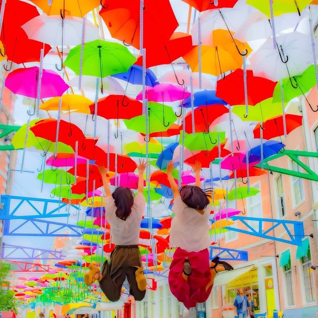スマホの写真が売れちゃうアプリ「スナップマート」さんのインスタグラム写真 - (スマホの写真が売れちゃうアプリ「スナップマート」Instagram)「だんだん梅雨入りが近くなってきましたね〜☔️お気に入りの傘を見つけて、雨の日を楽しんでしまうのもいいですね💞﻿ ﻿ #Snapmart で見つけた素敵なお写真の紹介です📸﻿ 🌟今日は @zero_works_ さん﻿ ﻿ ﻿ snapmart.jp #傘 #カラフルポップ #カラフル好き #カラフルデザイン #雨傘 #カラフル雑貨 #カラフルを持ち歩こう #人生をもっとキレイにカラフルに #カラフルな世界 #umbrella #umbrellasky #umbrellastreet #girlwithumbrella #ハウステンボス #instaphoto #photogenic #girls #portraitphotography #photogenic_jp #カメラ女子部 #カメラ好き #カメラ部 #女子カメラ #カメラ好きと繋がりたい #ポトレ女子 #カメラ旅 #カメラ越しの私の世界 #Snapmart #スナップマート﻿」5月30日 10時03分 - snapmart.jp