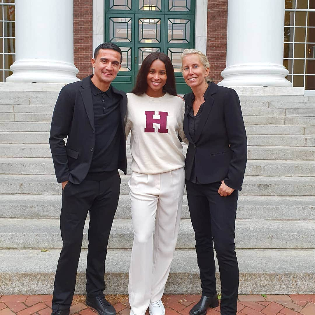 ティム・ケーヒルさんのインスタグラム写真 - (ティム・ケーヒルInstagram)「So blessed to have the opportunity to be @harvardhbs with @anitaelberse @ciara 🤩📚 Embracing every opportunity and setting up life after football. ⚽️🌎 #BEMS」5月30日 10時12分 - tim_cahill