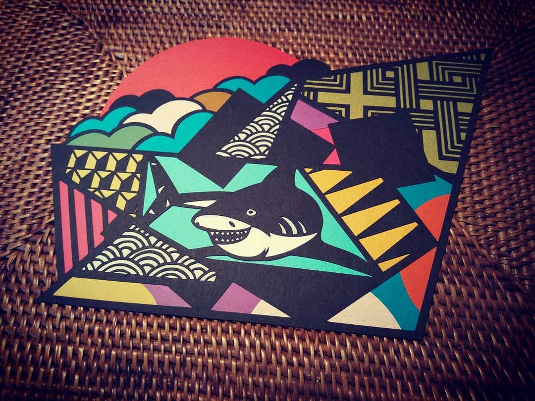青木文明さんのインスタグラム写真 - (青木文明Instagram)「サメもこうなるとポップでかわいい  額にはいればすごくかわいい作品にしあがりますよ。コレ。  #武蒼の世界  9/4～9/9 日本橋 高島屋 持っていく作品は全て販売作品です。 切り絵の世界に気軽にふれてもらえるよう¥10000程度の作品から持っていきます。  並ぶ作品は全てが一点物の作品。同じ作品は二度と作りません。  観て…感じて…一目惚れしたその瞬間が手にする時です。一晩悩んで翌日来てみたら売約済なんて事も…初日が狙い目ですね  SNS上での予約販売はいたしません。  ーーーーーーーーーーーーーーーーーーーーーー #Atelier武蒼（アトリエムソウ） #切絵師 #切り絵 #作家 #カミキリビト #青木文明 #九州 #鹿児島 #鹿児島県 #いちき串木野 #いちき串木野市  #手仕事 #職人 #デザイン #design #art #アート  #love #papercutting #papercraft  #東京 #日本橋 #高島屋 #展示 #販売  #japan #kagoshima #tokyo #new york」5月30日 10時22分 - musou23