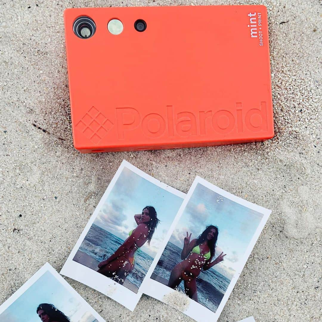 アナスタシア・アシュリーさんのインスタグラム写真 - (アナスタシア・アシュリーInstagram)「GIVEAWAY TIME! WHO wants a #PolaroidMINT? Perfect for capturing and printing all of this summer’s memories. MUST be following @MeetPolaroid, and tag a friend below for a chance to win your own. #Giveaway #sponsored」5月30日 10時25分 - anastasiaashley