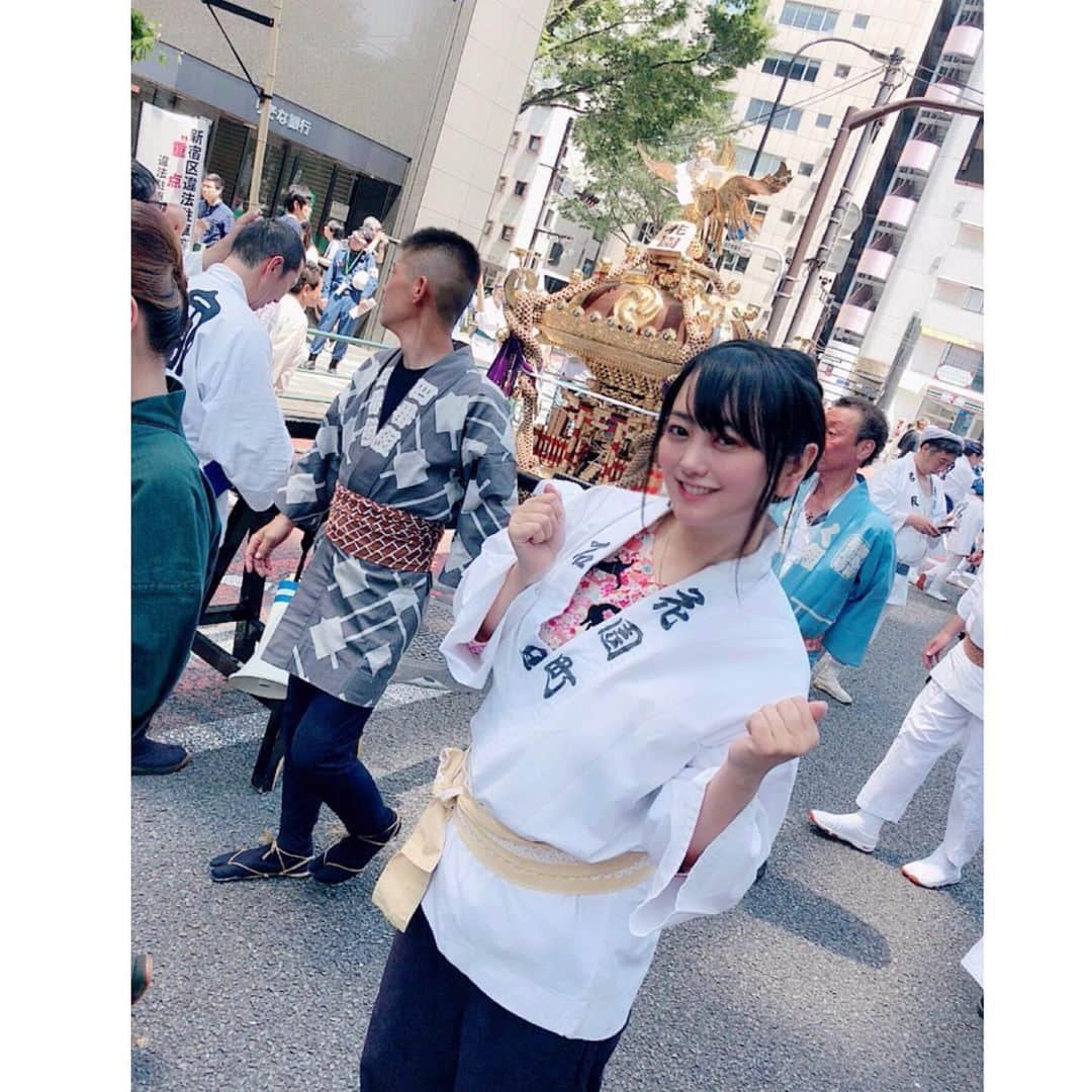 脊山麻理子さんのインスタグラム写真 - (脊山麻理子Instagram)「新宿花園神社の例大祭で今年もお神輿担いできました♡伊勢丹前で色々な町会の御輿が集まる様は圧巻♡ #花園神社例大祭2019 #花園町会 #お神輿 #神さま #令和初」5月30日 10時29分 - mariko_seyama_milkpon