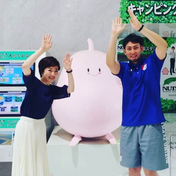 池尻和佳子さんのインスタグラム写真 - (池尻和佳子Instagram)「今日は会社に素敵なお客様がいらっしゃいました‼️‼️ ライジングゼファーフクオカ　 加納誠也選手🤗✨✨身長196㎝  カッコ良かったですよ😊🎵 正しいシュートフォーム教えて頂きましたm(_ _)m」5月30日 16時15分 - wakako_ikejiri_rkb