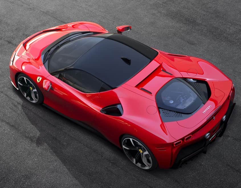 Ferrari Japanさんのインスタグラム写真 - (Ferrari JapanInstagram)「#FERRARISF90STRADALE：新時代の幕開け  フェラーリにとって初の「SF90 STRADALE」は、PHEV（プラグイン・ハイブリッド・エレクトロリック・ビークル）アーキテクチャーを採用したフェラーリ初のモデルで、内燃エンジンと3基の電動モーターを統合して駆動する。さらに、フェラーリのスポーツカーとして初の4WDを搭載。パワースペック1000CV（986馬力）、0-100㎞/h加速は2.5秒。  マラネッロで開発された最先端技術を見事にカプセル化した「#SF90STRADALE」。フェラーリの未来はまだスタートしたばかり。」5月30日 11時00分 - ferrarijpn