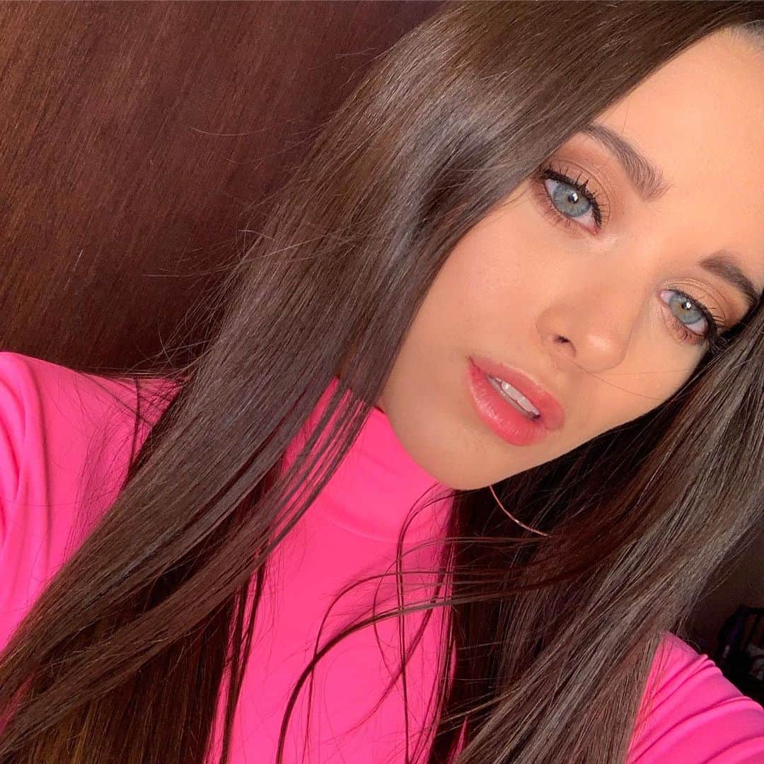 ミッチェル・オルベラのインスタグラム：「#selfie 💖」