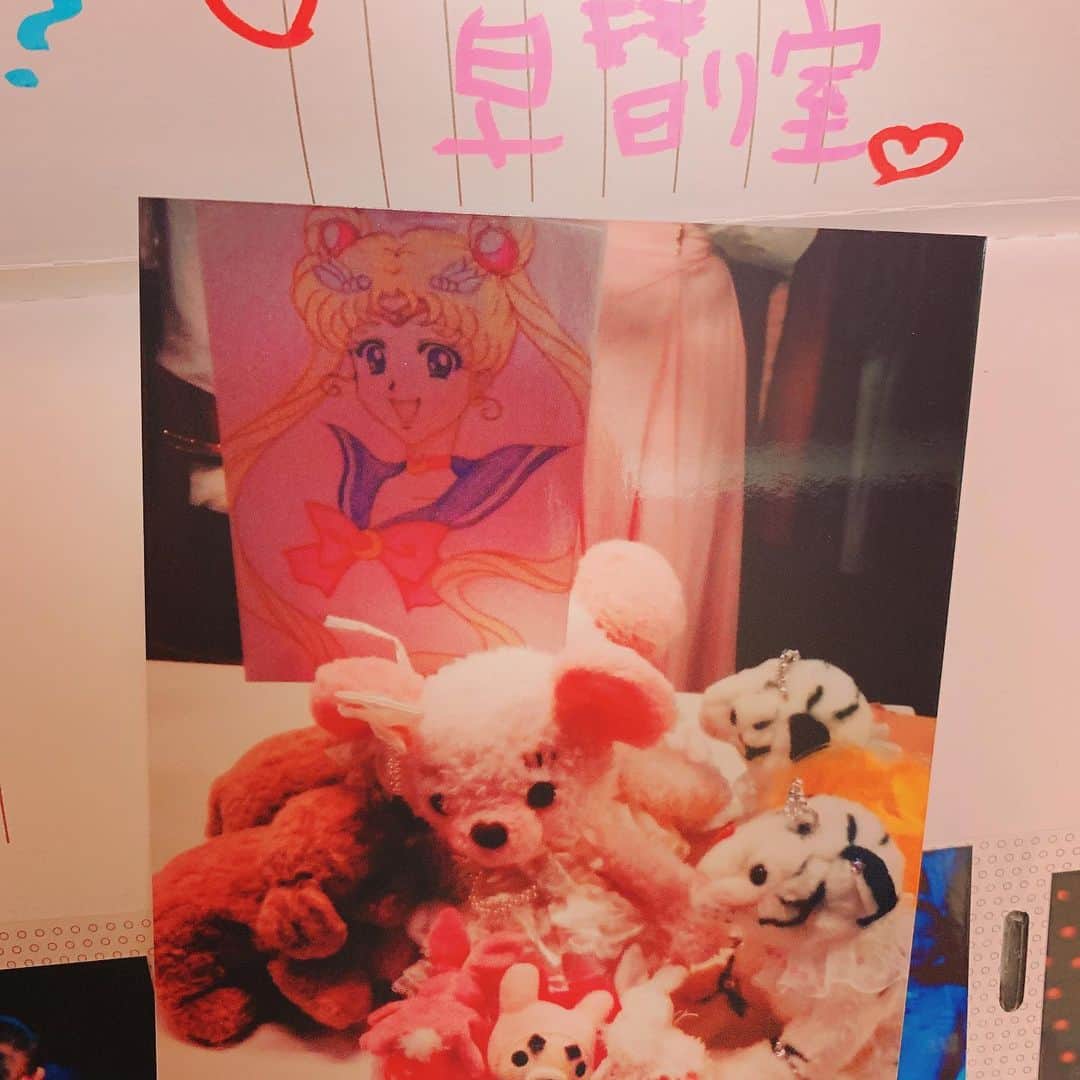 愛純もえりさんのインスタグラム写真 - (愛純もえりInstagram)「退団してから今日で9年目です❗️ いやぁ、早いです❗️ 在団期間より辞めてからの方が長くなりました〜✨✨✨ . . 退団公演中、運命共同体だった私たち退団者3人❣️ 私たちの時は娘役3人だけだったので、 楽屋やらスタッフさんへの挨拶も ちょこまかちょこまか。。。笑笑 . で、この3人の同期たち(男役多め😂)が両手にカメラとか持って追いかけてくるっていう、なかなか面白い光景でしたね😂 . . 彩音ちゃんは舞台でただただ美しい 虞美人様で、でも素に戻るとイタズラっぽい事をボソッと耳打ちしてきたりするんです笑  うたちゃんはいつも穏やかでニコニコしてて気兼ねなく接してくれた事が嬉しかった💓 私はちょうど香盤順が真ん中だったので、3姉妹の次女になったような気分で楽しかったなぁ💓 . 宝塚は稽古期間も公演期間も長いから、退団発表してから本当に最後の日まで本人も周りも気持ちを伝え合う時間があるから素敵だなって思います。 . . 懐かしいな🌸 虞よ虞よ君を、いかにせん。 . #桜乃彩音 ちゃん #花織千桜 ちゃん #虞美人」5月30日 11時04分 - moeri_aizumi
