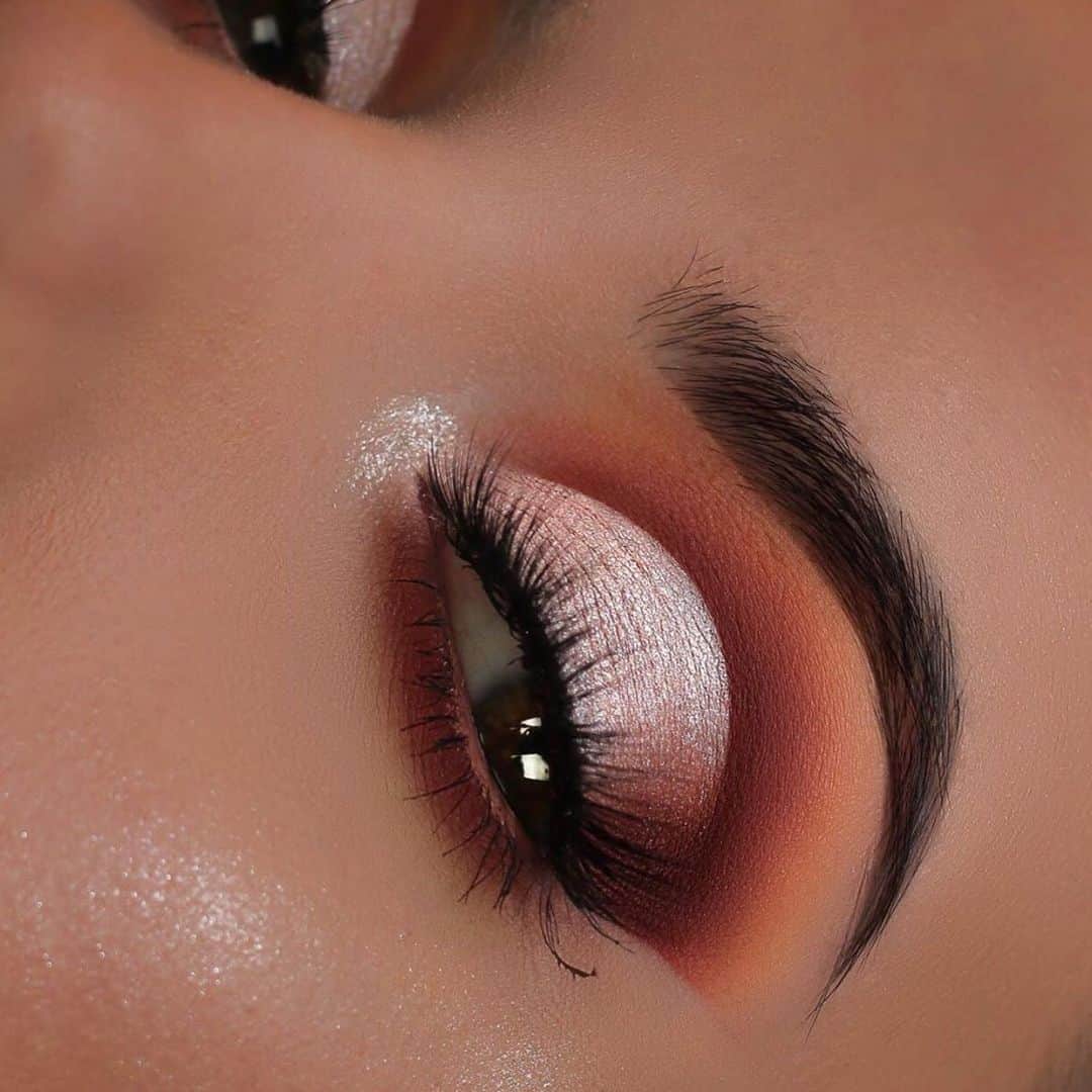 Kylie Cosmeticsさんのインスタグラム写真 - (Kylie CosmeticsInstagram)「@tinebeauty using the Peach and Bronze Extended palettes for this stunning eye look ⚡️」5月30日 11時16分 - kyliecosmetics