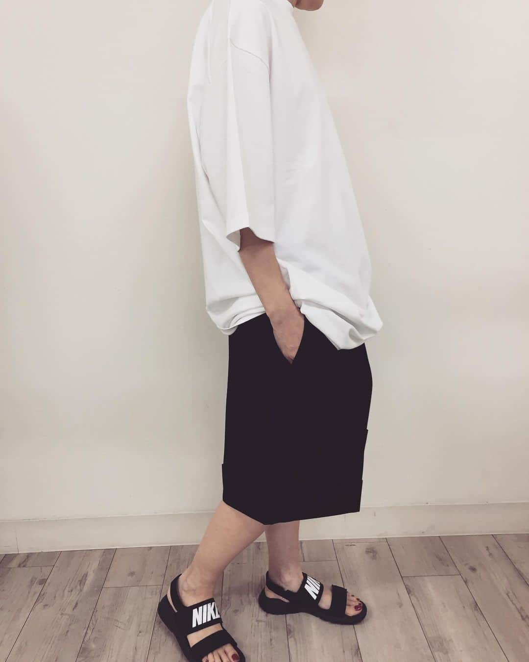 シシさんのインスタグラム写真 - (シシInstagram)「Recommend items  #sisii #kobe #instamood #instagood #instafashion #fashion #snapshot #tshirt #alwel #pants #vest #shortpants #thereracs #reracs #monotone #blackandwhite #大人コーデ #2019ss #スタッフコーデ #お洒落さんと繋がりたい #おしゃれ女子 #大人カジュアル #おしゃれさんと繋がりたい #リラクス #オルウェル」5月30日 11時13分 - sisii.japan