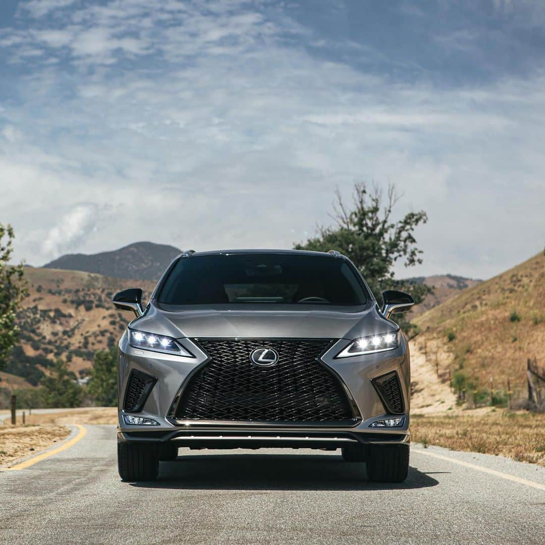 Lexus USAさんのインスタグラム写真 - (Lexus USAInstagram)「A refined look, enhanced safety and comfort, with new connectivity options. Introducing the new 2020 #LexusRX. Visit the link in the bio to learn more.」5月30日 11時17分 - lexususa