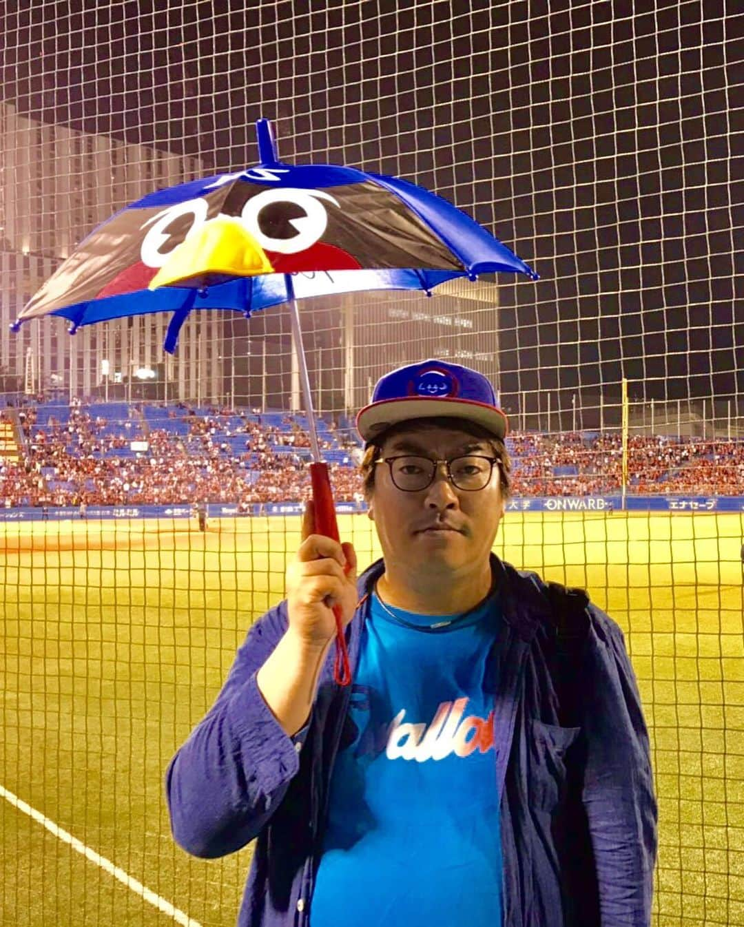 GO!皆川さんのインスタグラム写真 - (GO!皆川Instagram)「‪力及ばず…。‬ ‪雨で中断前までは良かったのですが…。‬ ‪今日は勝って！！！‬ ‪今日は『新宿区ごみゼロデー』で、ウンチョコ衣装で新宿のゴミ拾いの仕事です。‬ ‪#新宿区ごみゼロデー #swallows ‬」5月30日 11時32分 - go_minagawa